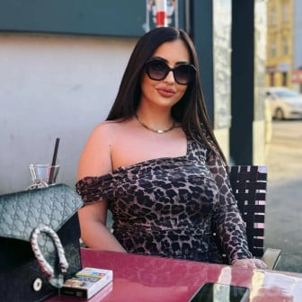 Br&uuml;nette 27-J&auml;hrige, 167cm, K&ouml;rbchen C 😏 &ndash; charmant, gebildet und hei&szlig;