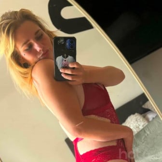 Blonde Ungarin bietet private Treffen