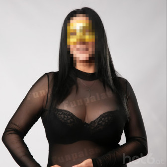 Dominante G&ouml;ttin sucht gehorsamen Diener 🔥
