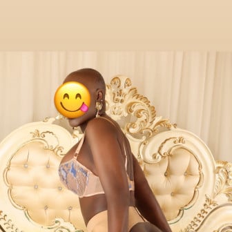 Ich schlie&szlig;e die T&uuml;r, knie mich vor dich und fl&uuml;stere: Lass mich anfangen&hellip;