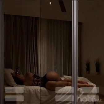 Latina, Escort & Massagen, Analservice, Paare willkommen, nur mit Schutz