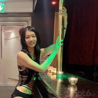 Schwarzhaarige Frau aus China bietet viele geile erotische Services