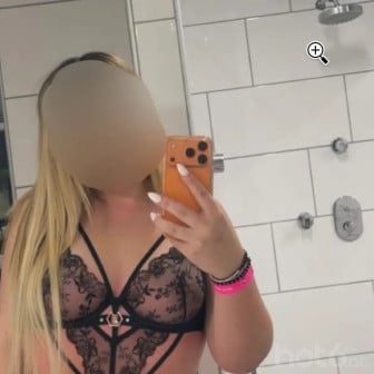 22j, 165cm, 67kg, 85er Oberweite &ndash; Escort-Begleitung, heisse Hotel-Dates in Wien, Champagner-Liebhaberin