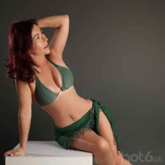 Ich bin eine geile Frau und freue mich darauf, Sie mit meiner nassen Muschi und einem tiefen Blowjob zu verw&ouml;hnen.
